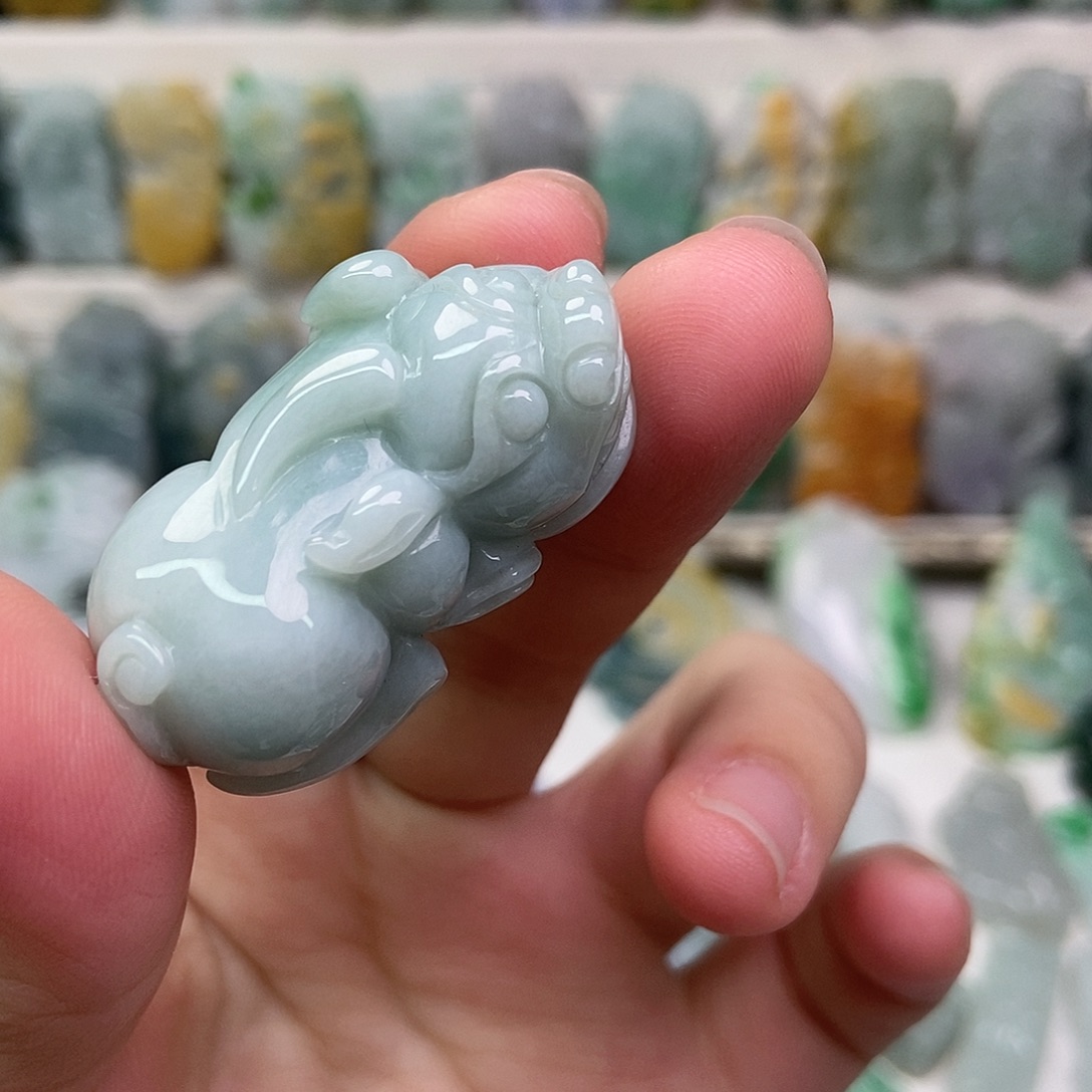 翡翠未镶嵌吊坠(赠链)