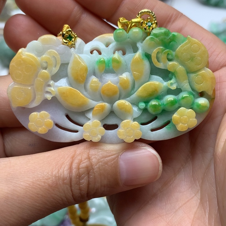 翡翠颈饰未镶嵌翡翠