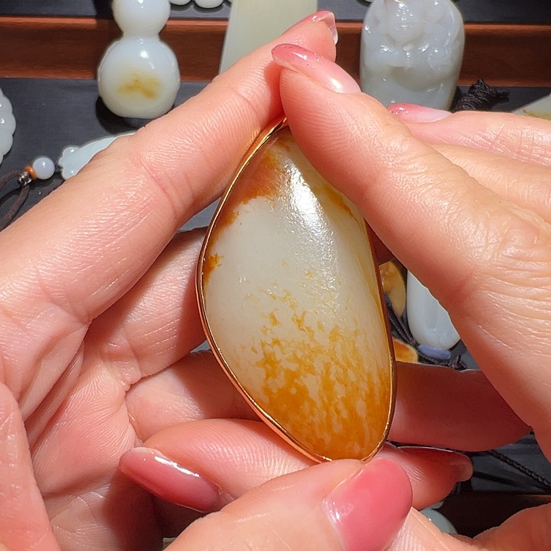 润***铁和田玉未镶嵌颈饰