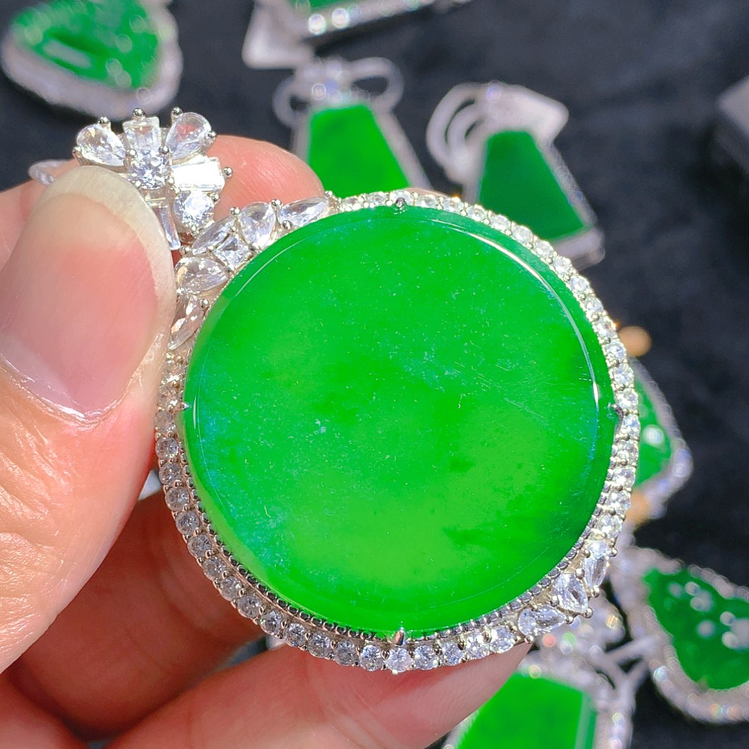 翡翠颈饰银S925镶嵌吊坠