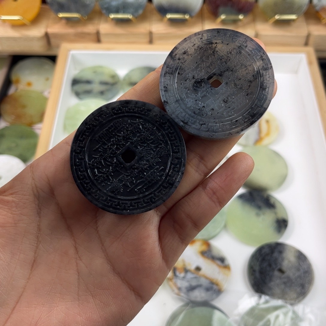 既***安蛇纹石玉未镶嵌颈饰