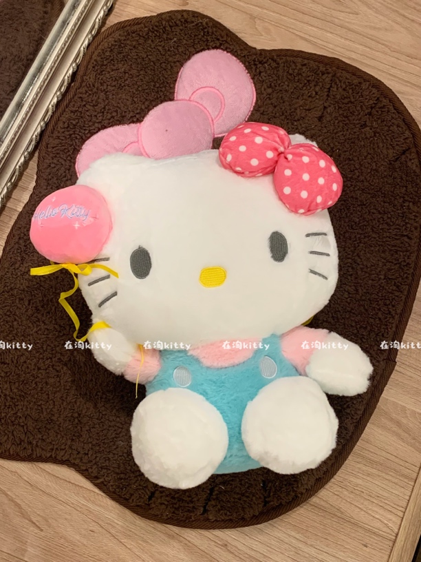 新款可爱举气球凯蒂猫毛绒玩具睡觉抱枕礼物公仔