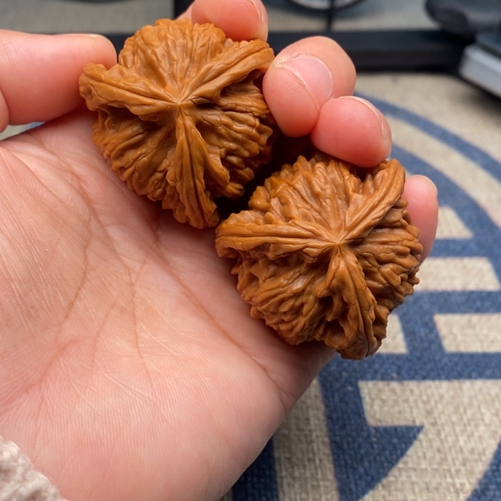 吊坠文玩核桃?****三棱