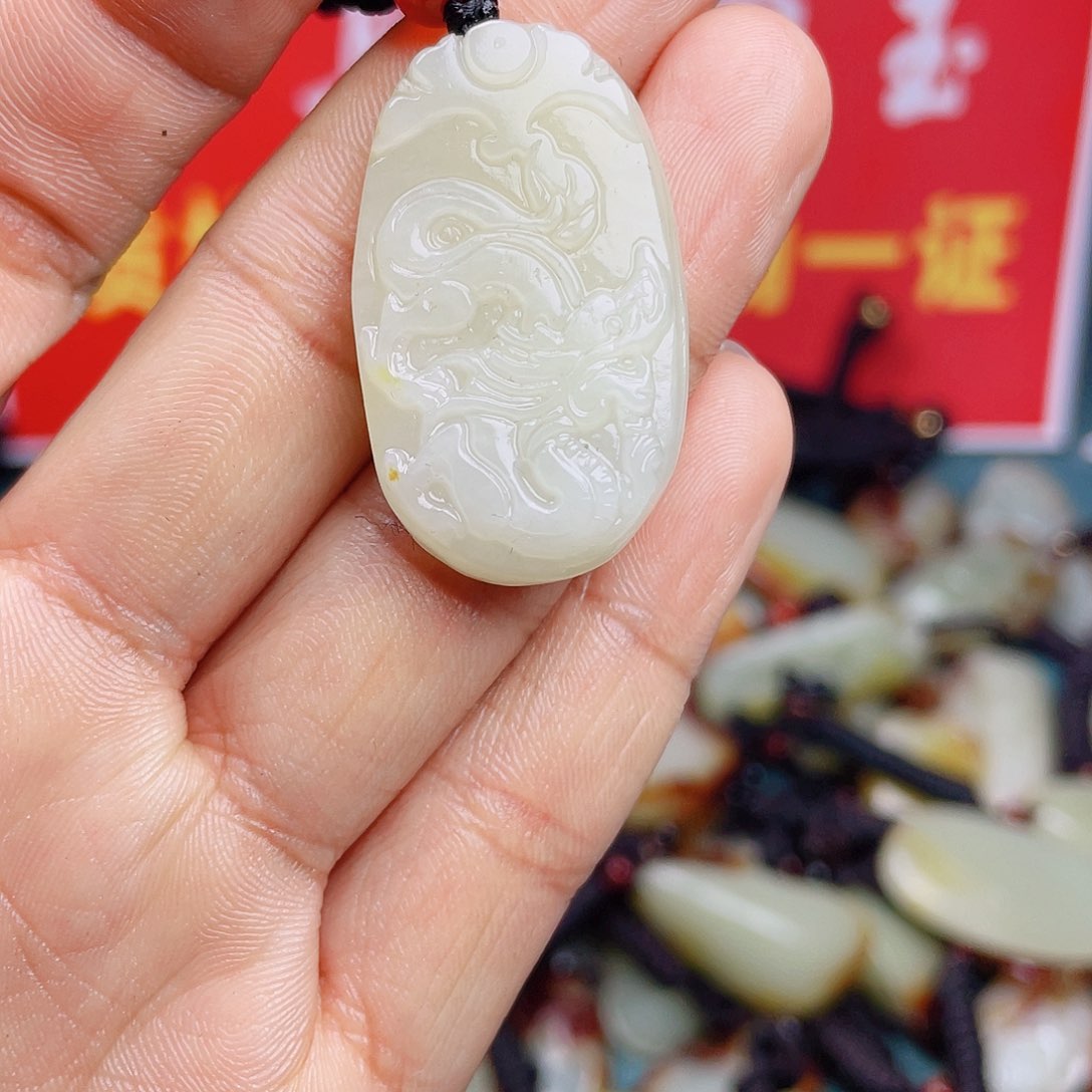 和田玉颈饰未镶嵌