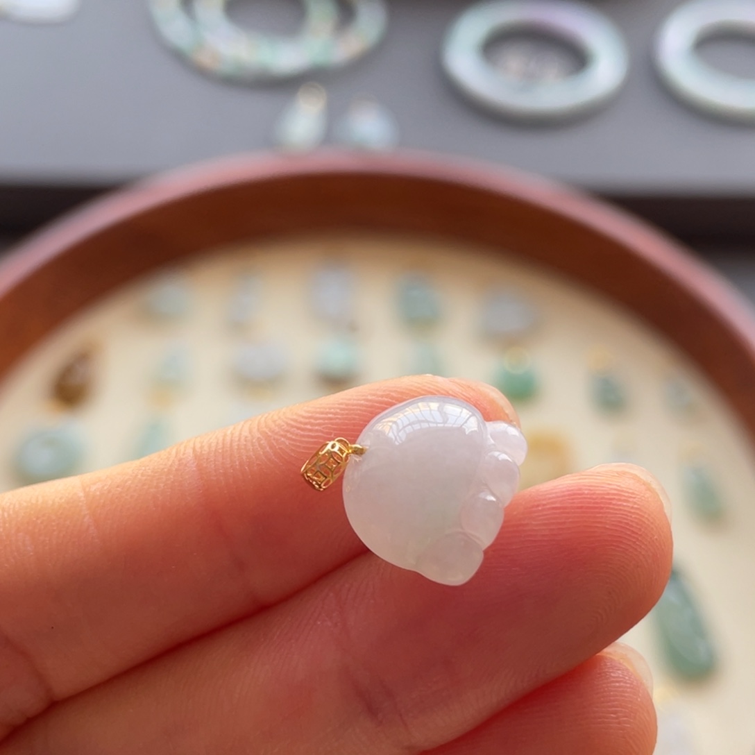 翡翠颈饰18K金镶嵌猫爪