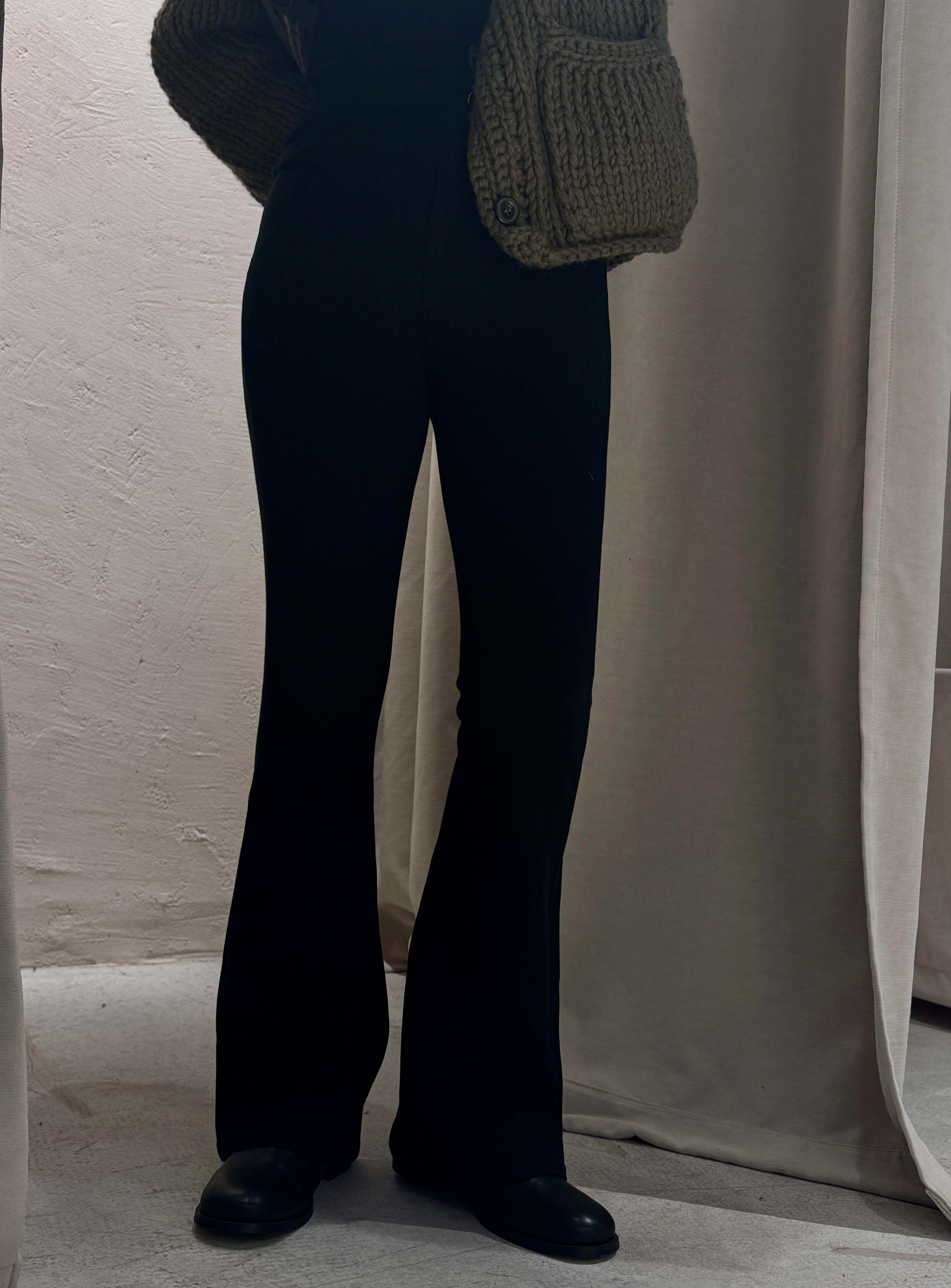 弹力喇叭裤秋冬微喇裤高腰休闲裤黑色阔腿牛仔裤