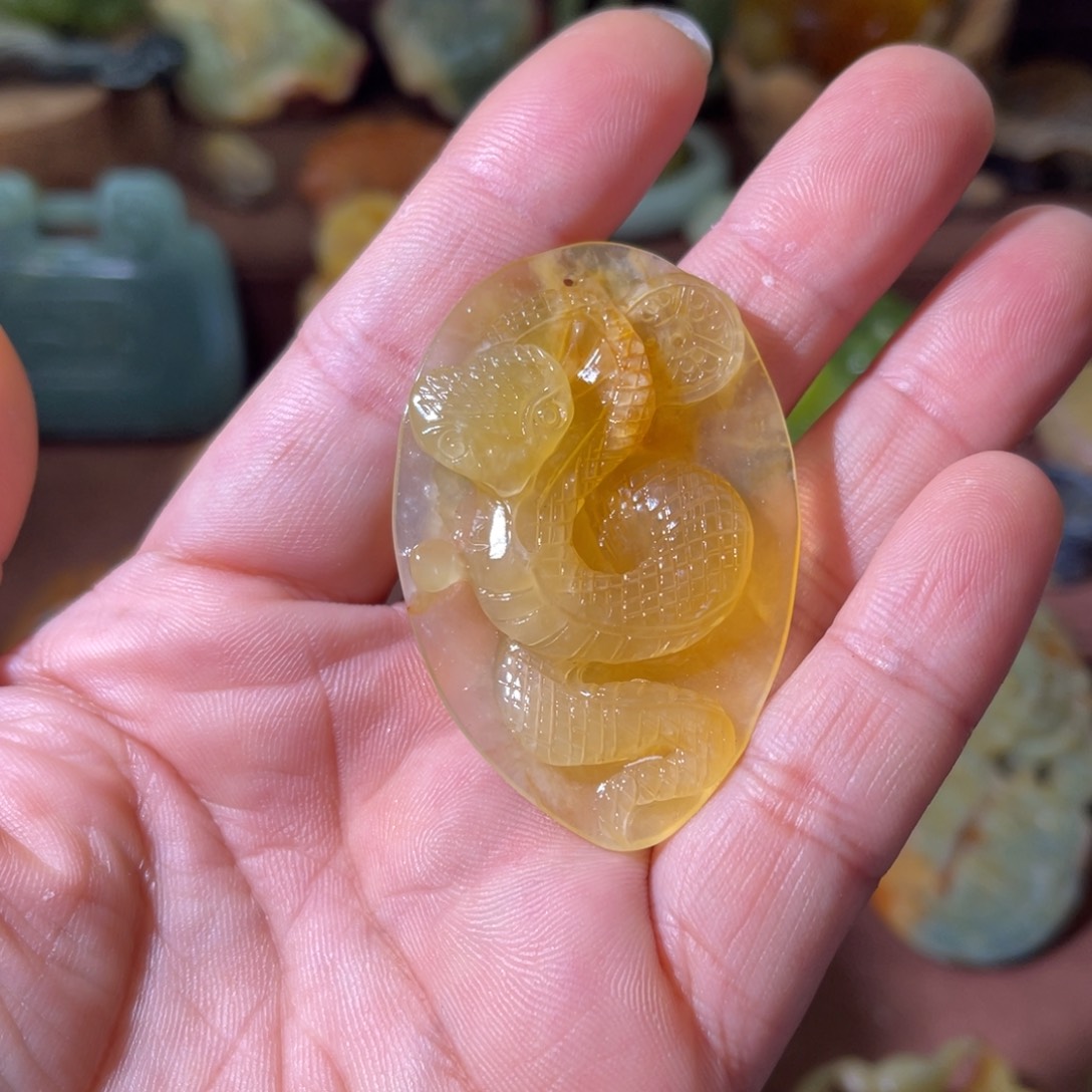 未镶嵌蛇纹石玉颈饰