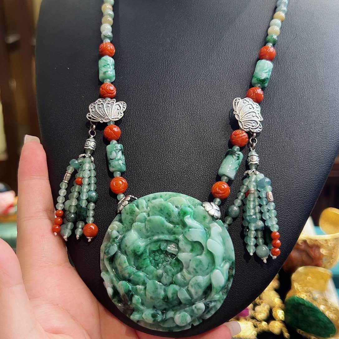 翡翠颈饰未镶嵌古风