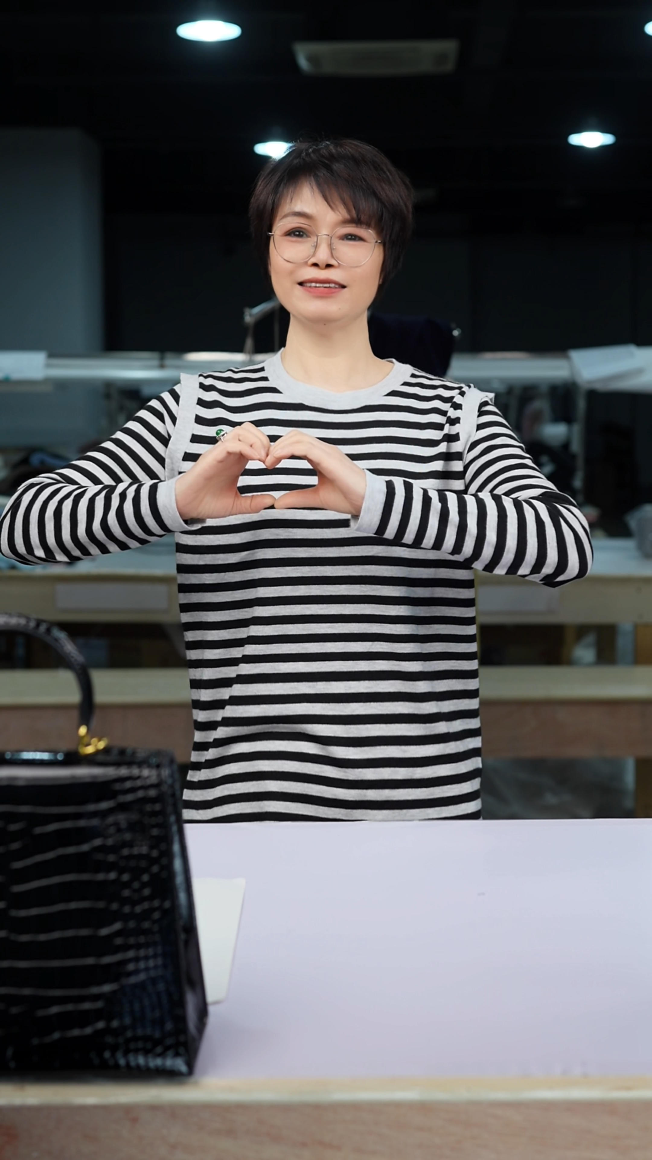 修身T恤抗起球长袖圆领打底衫拼接春秋通勤条纹套头T102