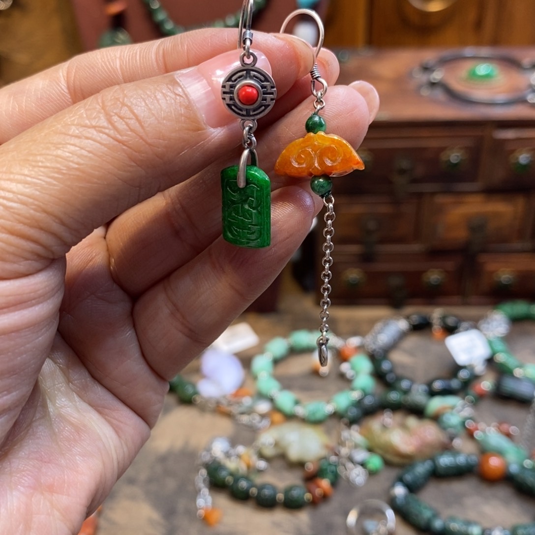 翡翠吊坠(赠链)未镶嵌