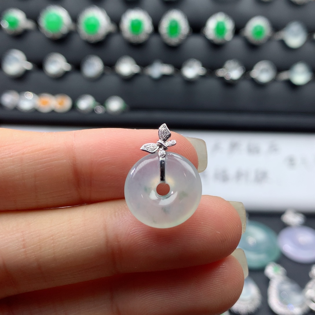 颈饰18K金镶嵌翡翠