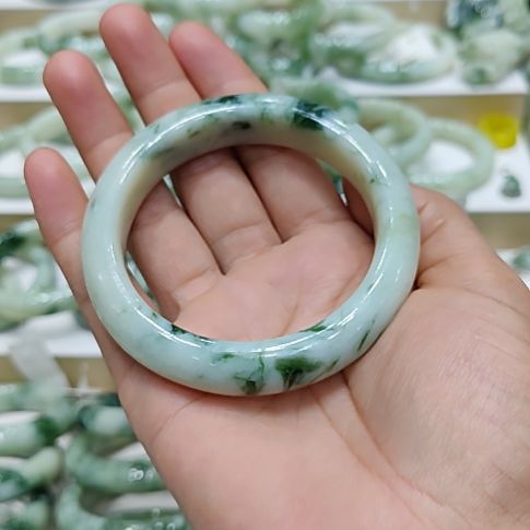 均***均未镶嵌透闪石-蛇纹石玉手镯