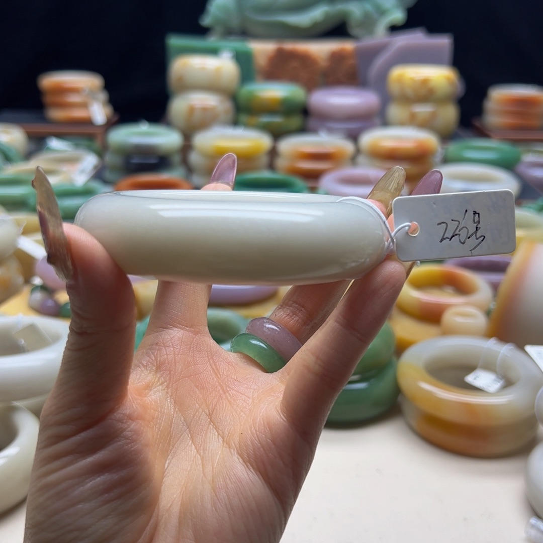 石英质玉手镯未镶嵌小*