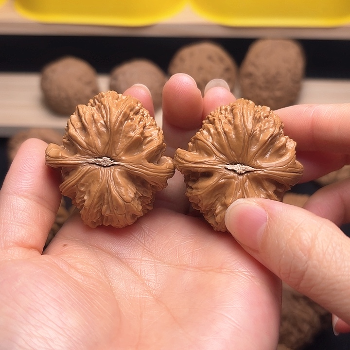 文玩核桃吊坠38.5白狮子