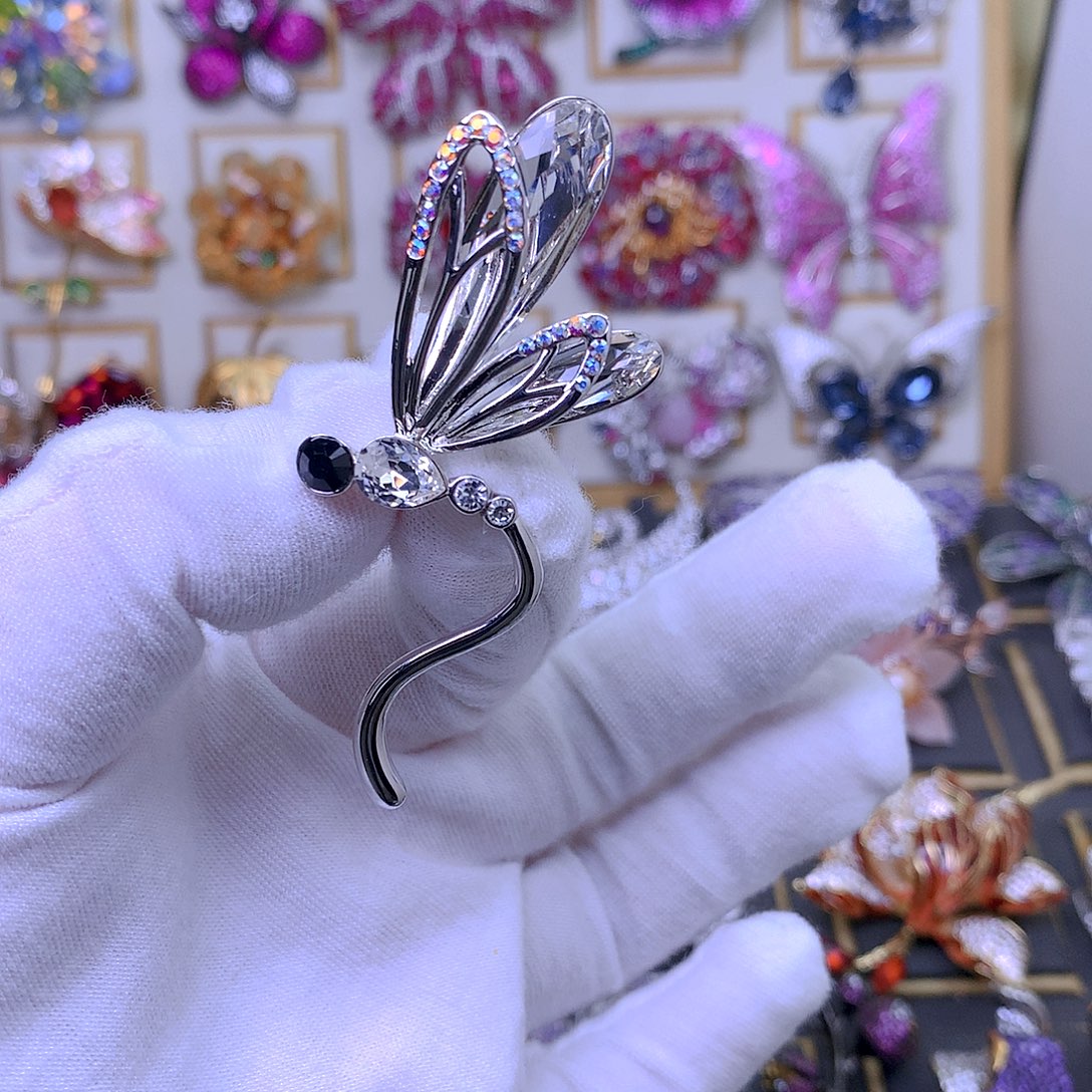 合成立方氧化锆铜施华胸针