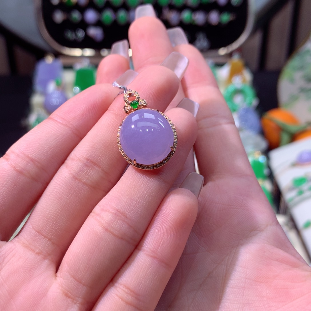 翡翠颈饰18K金镶嵌翡翠