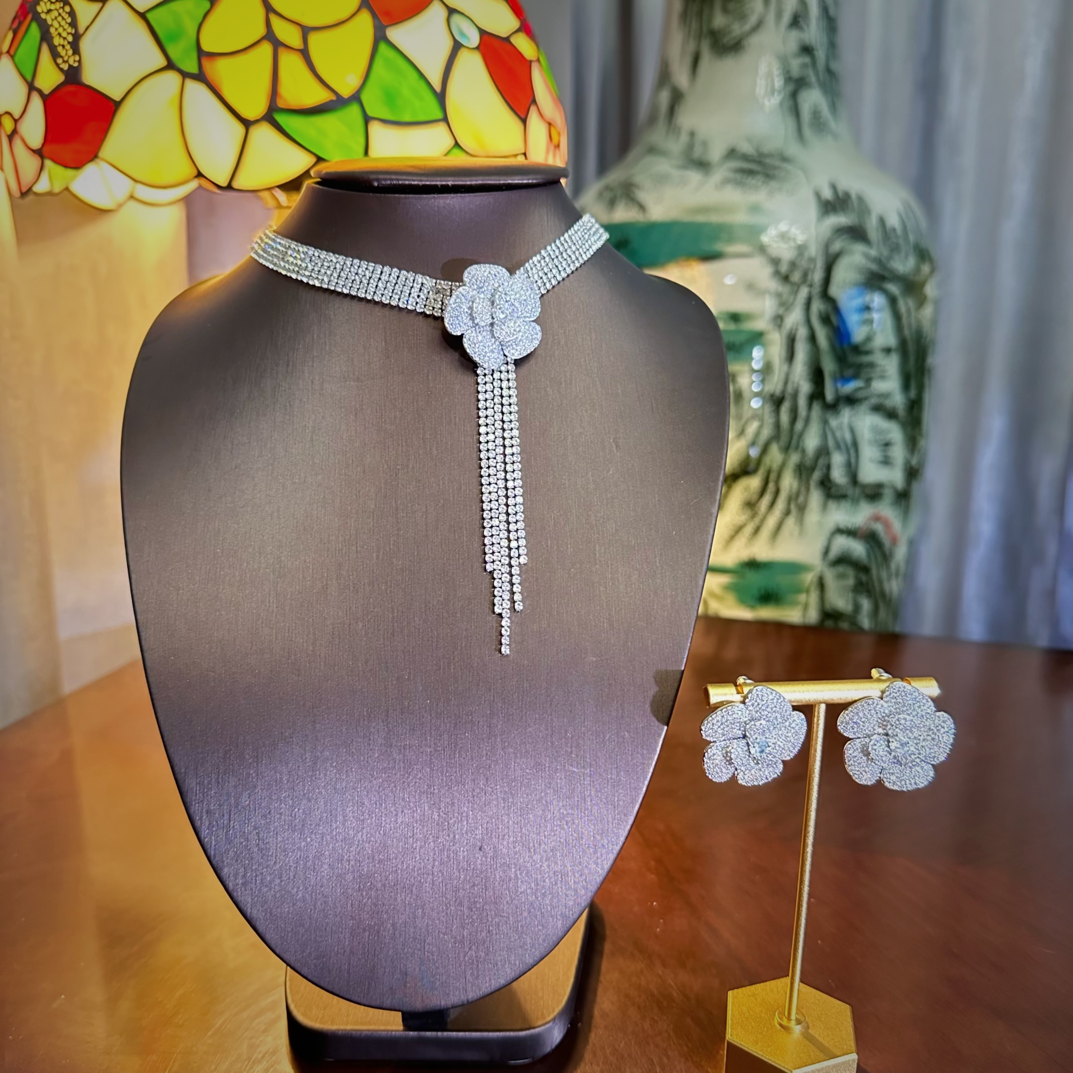    E8720白色立体花朵流苏项链套装