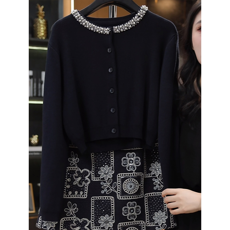 时尚复古小香风高级感镶钻针织开衫女2025秋冬新款短款毛衣上衣潮