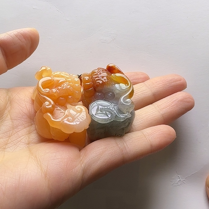 丹***石英质玉（黄龙玉）未镶嵌手镯