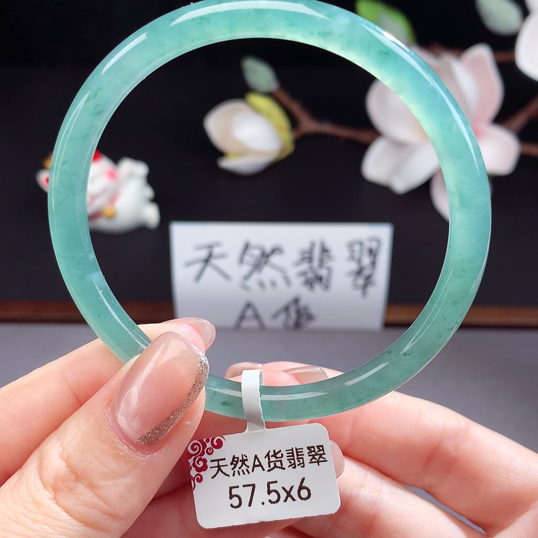 翡翠手镯（圆镯）未镶嵌
