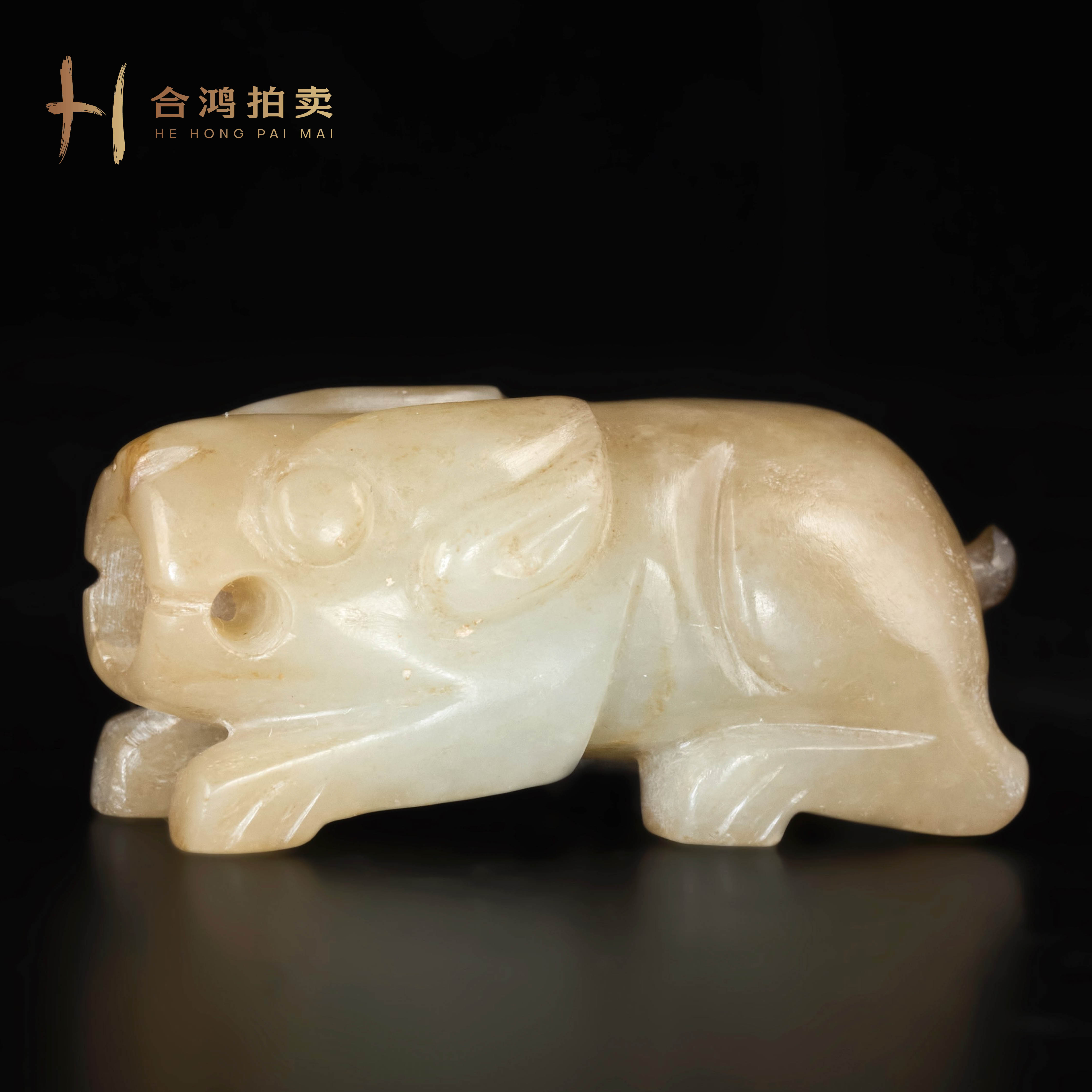 B027 明代 白玉红沁圆雕瑞兽把件