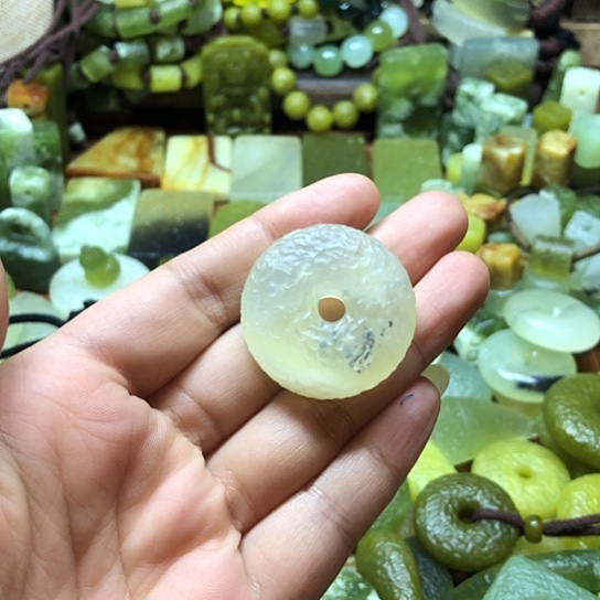 未镶嵌岫玉吊坠岫