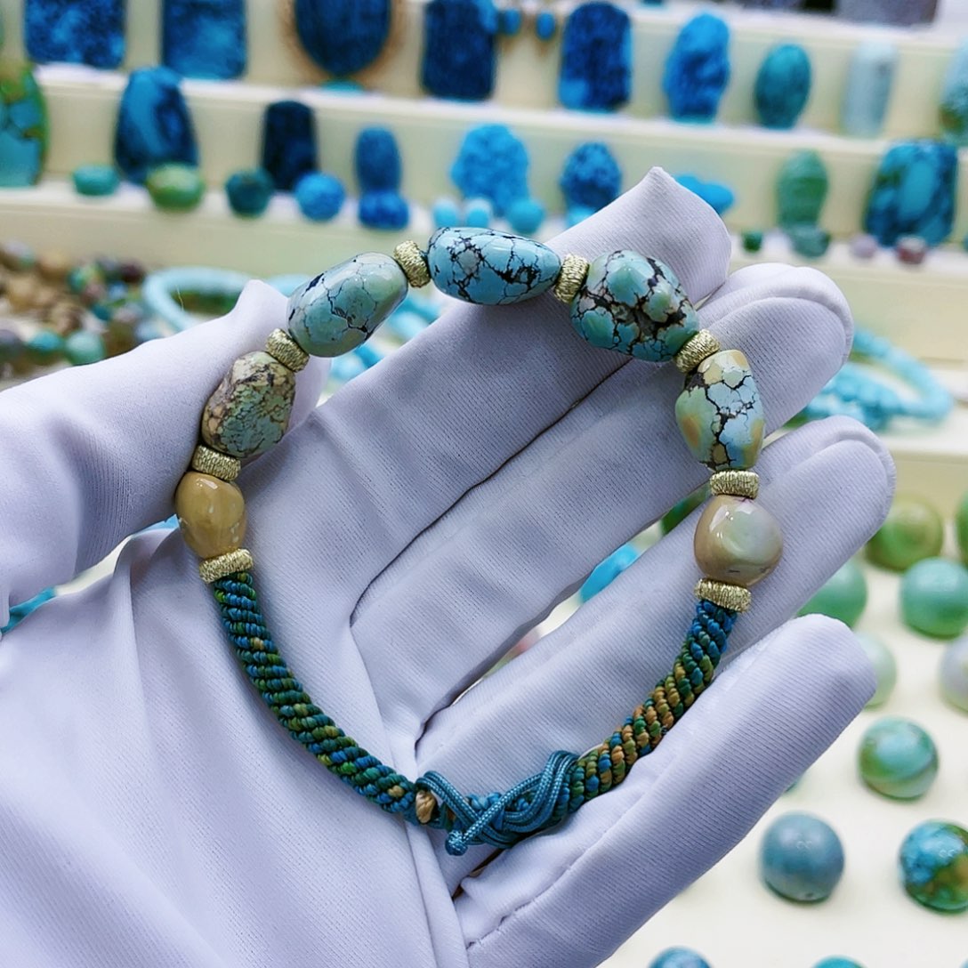 绿松石颈饰未镶嵌