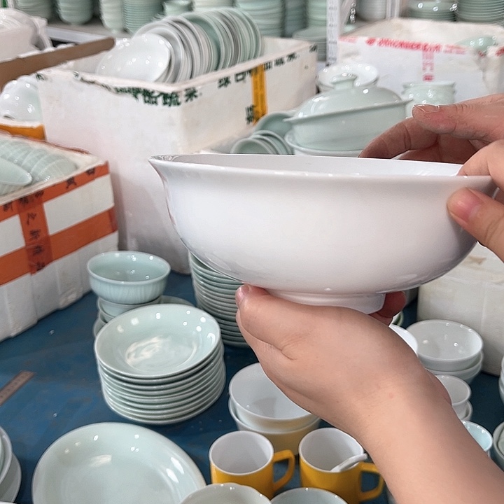 陶瓷白色七寸面碗四个，微瑕包邮