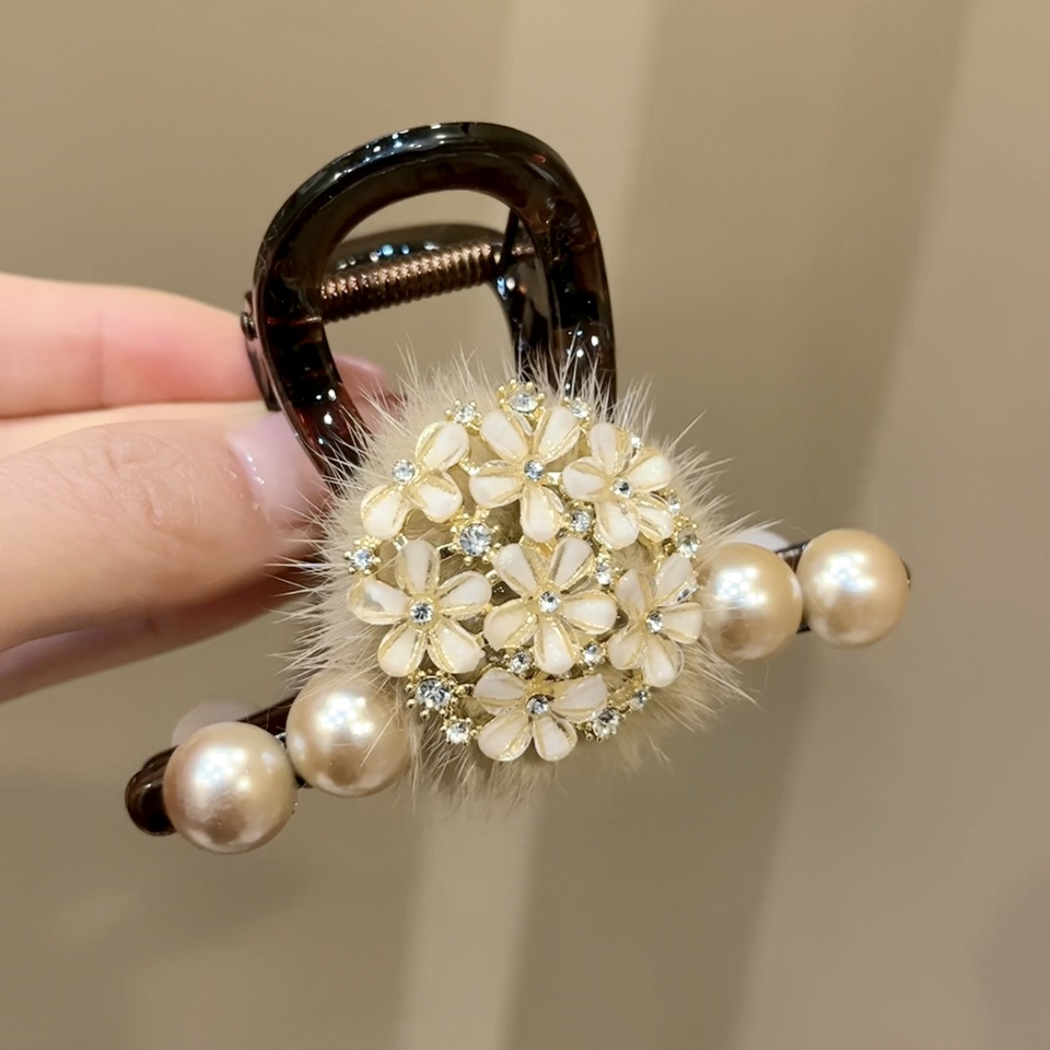 秋冬2025新款富贵花毛绒抓夹优雅高级感公主夹马尾夹头饰