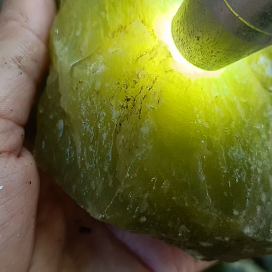 未镶嵌蛇纹石玉珠宝奇石