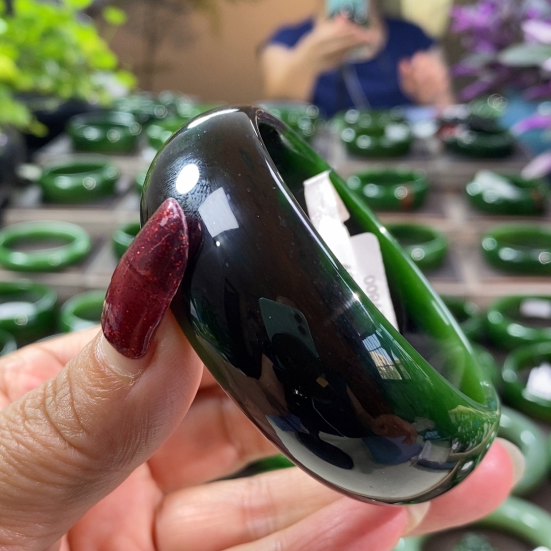 梅***萍和田玉（碧玉）手镯未镶嵌