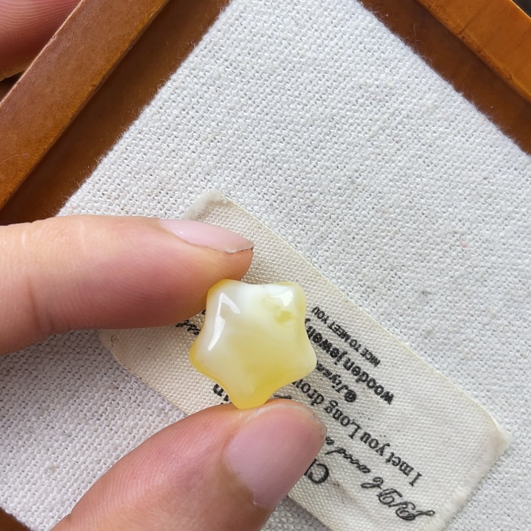 未镶嵌琥珀珠宝奇石荧光白星星