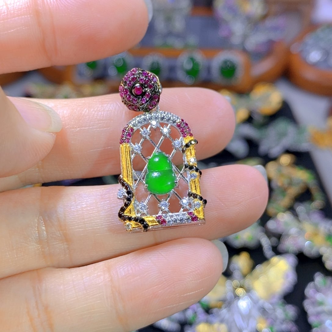 翡翠颈饰银S925镶嵌天然翡翠