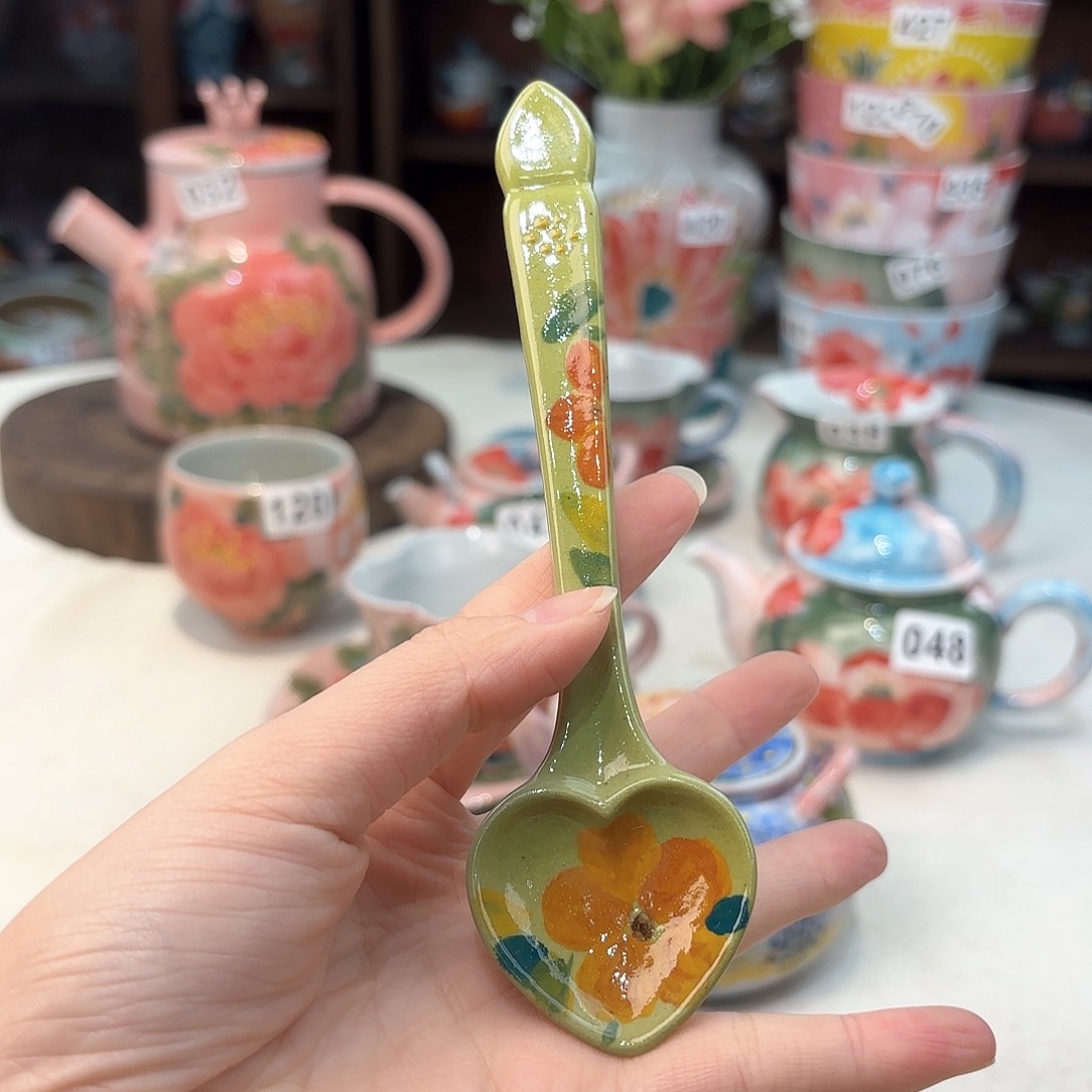 瓷片兔兔好可爱呀打