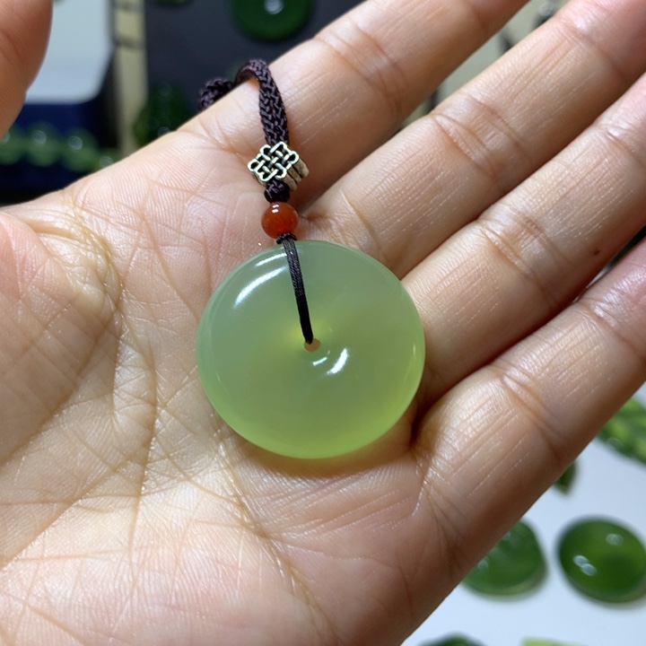 未镶嵌岫玉颈饰吊坠