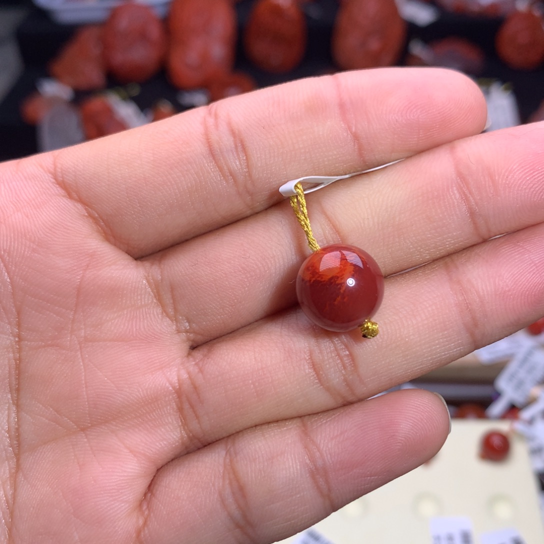 緈***仔南红玛瑙未镶嵌珠宝半成品1