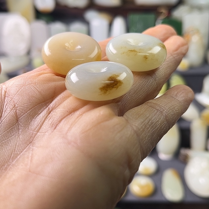 和田玉（糖玉）未镶嵌包链其中一件