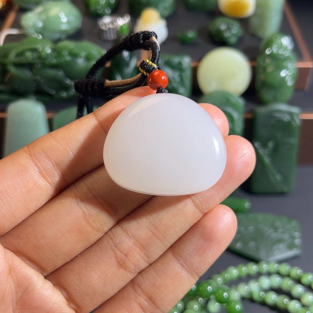 和田玉未镶嵌颈饰定制