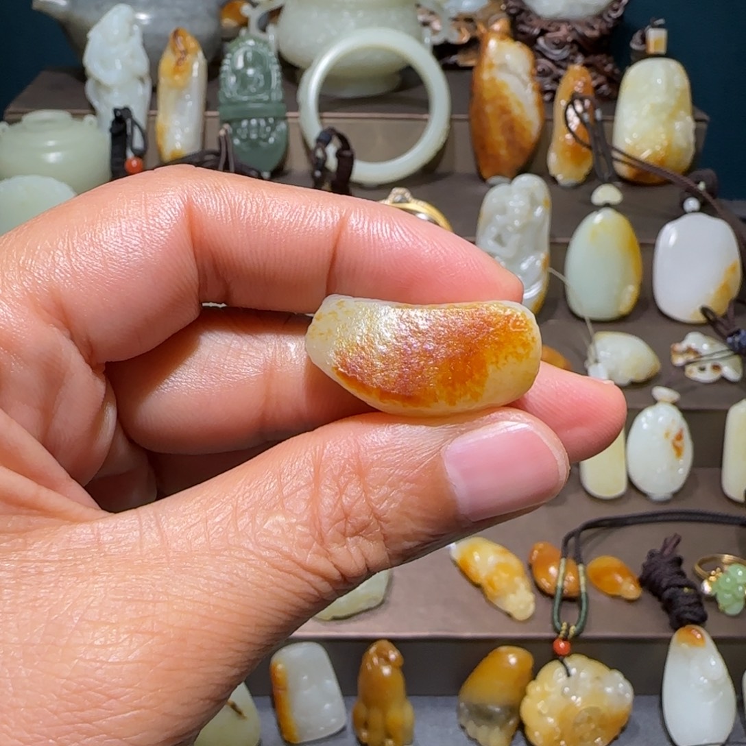 陌***后和田玉未镶嵌颈饰