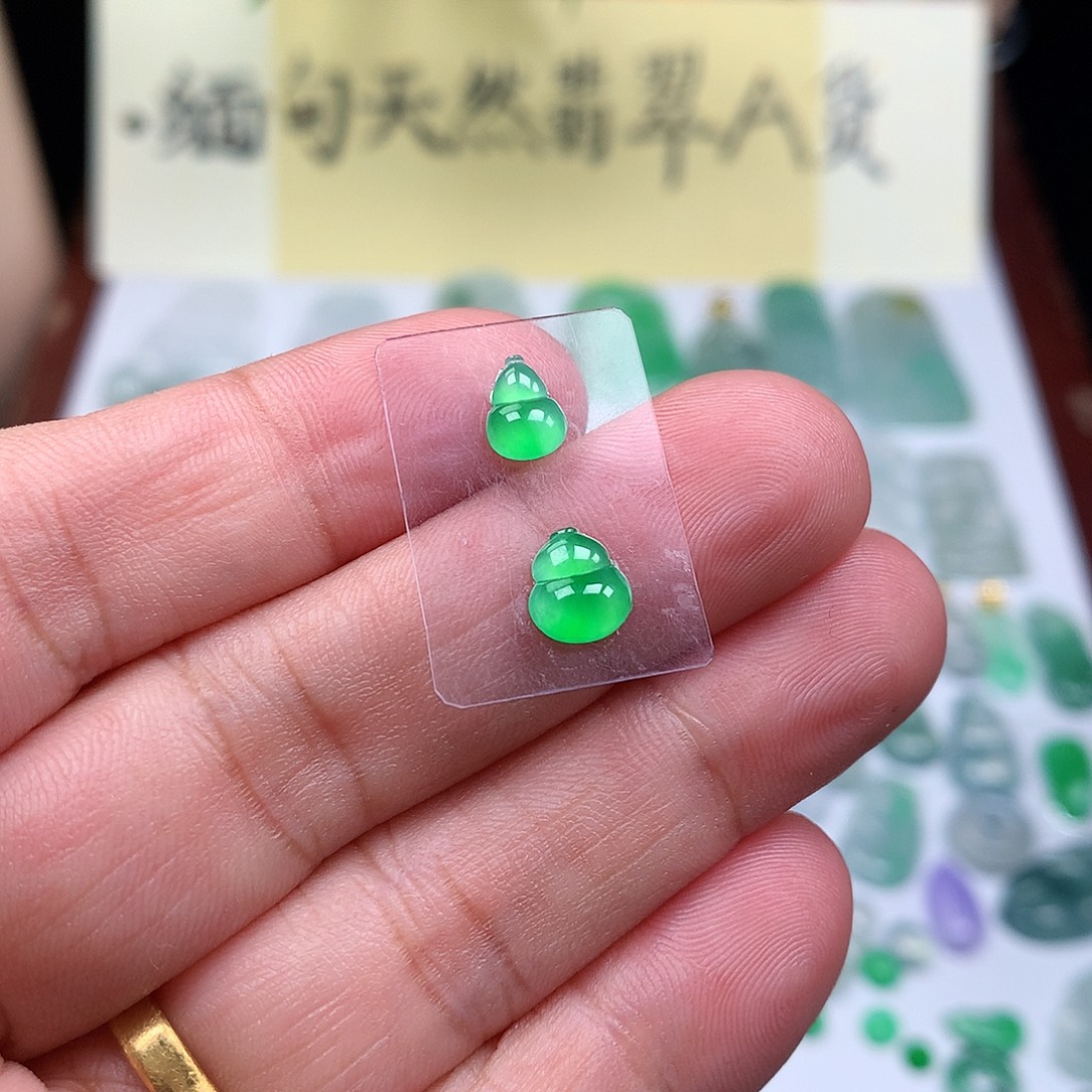 翡翠裸石缅甸天然A货翡翠阳绿葫芦