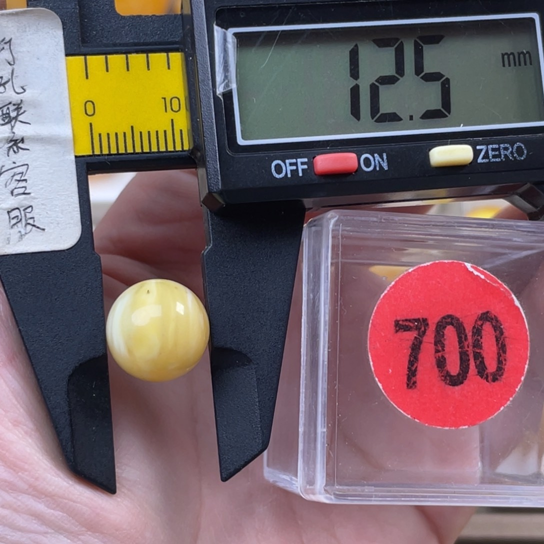蜜蜡未镶嵌珠宝奇石