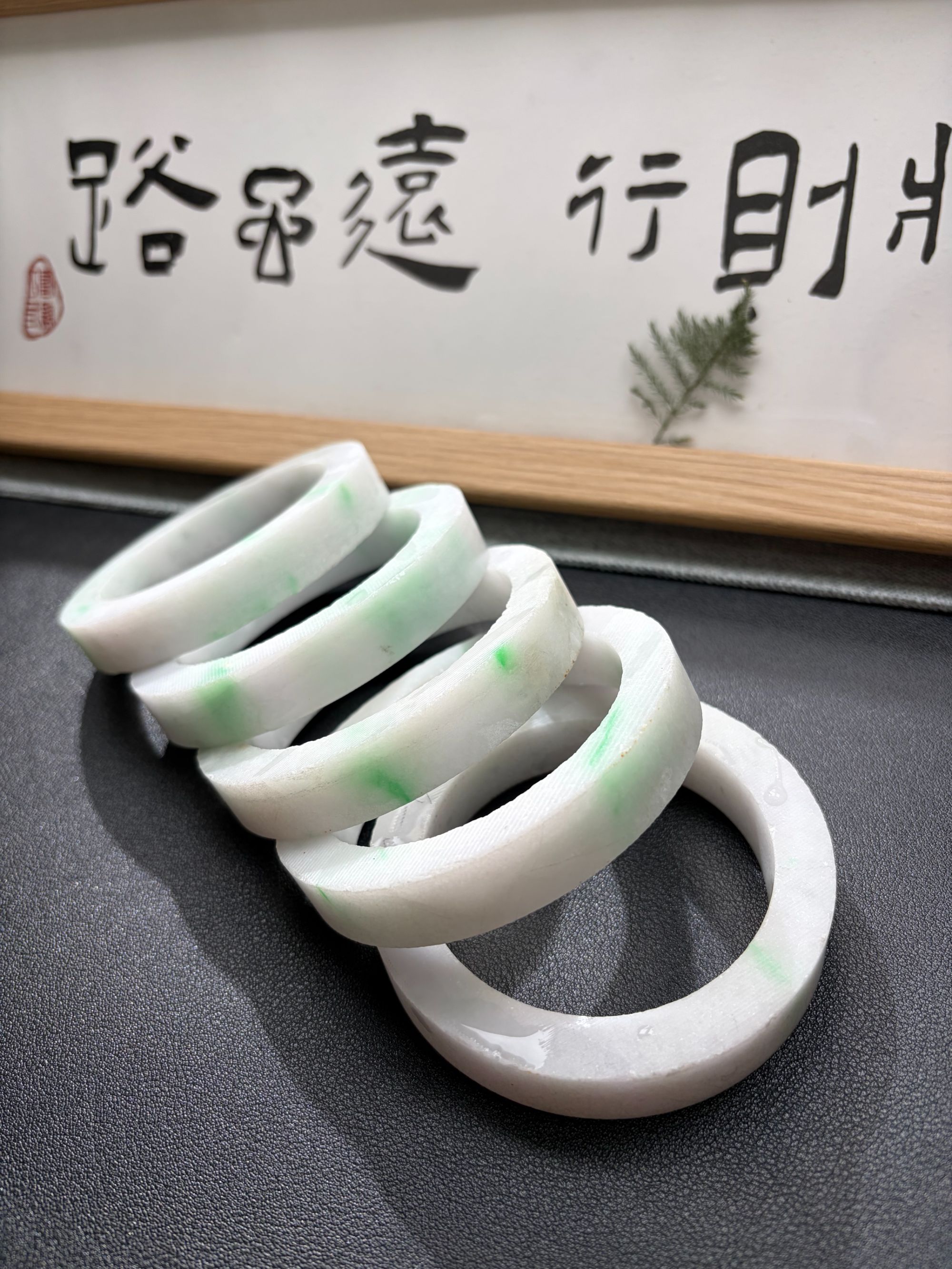 【蛋小二翡翠】大圈口福利白底青翡翠手镯多样性发其一微瑕介意勿拍