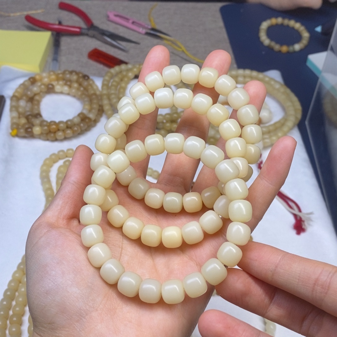 菩提根/象牙果吊坠卡11嫩黄老料手串原生态干磨一条