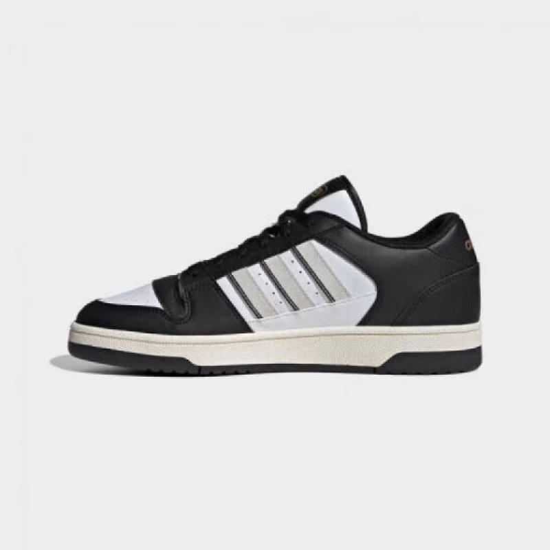 adidas 舒适百搭防滑耐磨低帮板鞋男款黑白色 IH7969