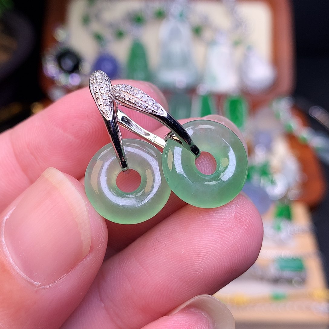 翡翠颈饰18K金镶嵌甜甜圈