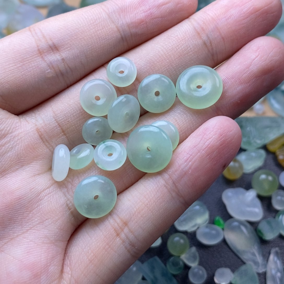 定制翡翠未镶嵌挂件