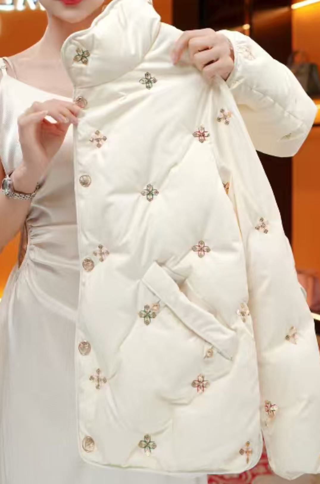 YY-「吉祥锦绣」亮片刺绣直充羽绒服
