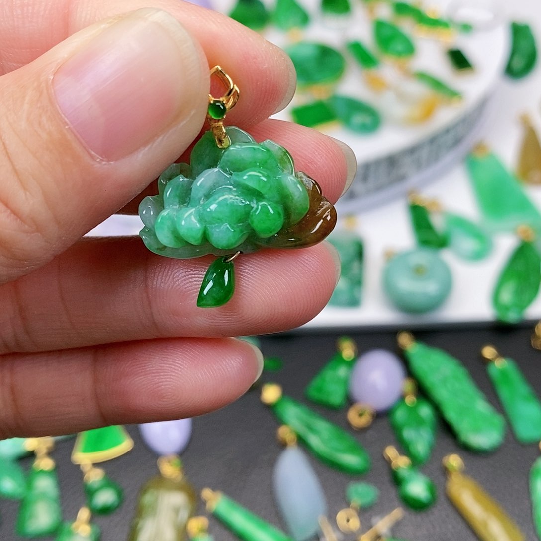 翡翠吊坠(不含链)18K金镶嵌