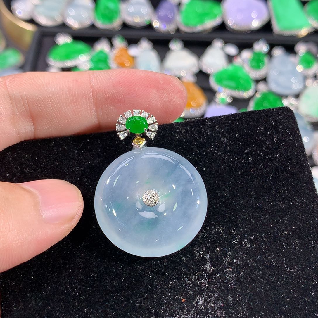 翡翠18K金镶嵌颈饰