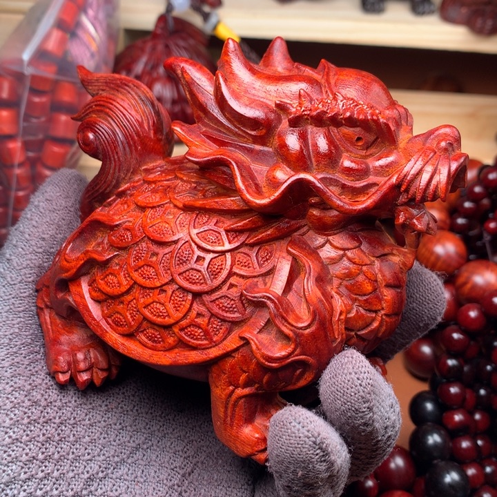 定***一木高品质血檀顶泥金钱龙龟